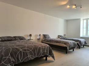 Cozy Home with Garden, Near Lake & Amenities, Incl. Linens & Cleaning, Pet-Friendly - Image 5