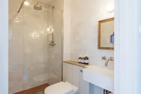 Simply gorgeous cottage in the conservation area of Deal, sleeping 6 guests, seconds from the beach - Image 4