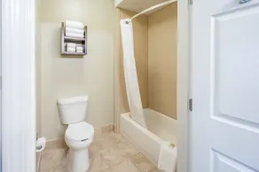 1 Bedroom | Free Breakfast. Outdoor Pool & Hot Tub - Image 4