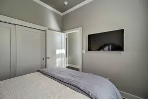 Nouvelle marque - Sleek Downtown Escape - Image 5