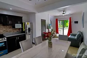 2-BD Unit with Pool, 2 Blocks from Beach - Image 5