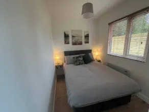 1-Bed Cosy Cottage near Emerald Park - Sleeps 5 - Image 5