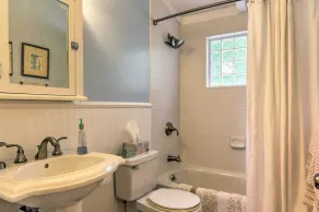 Near Craigville Beach & Main St! Sunny Cottage - Image 3