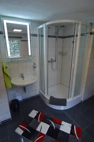 3 bedrooms, 2 bathrooms, spacious living room, WiFi, quiet location, modern, stylish, - Image 2