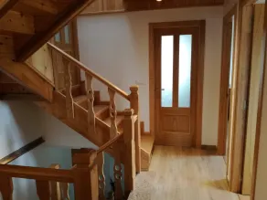 Hus i byn | 4 dubbelrum | spis | Terrass | trädgård - Image 3