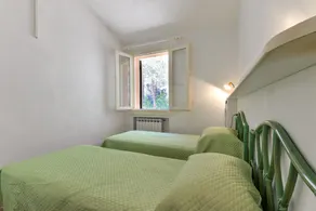 Holiday Apartment 'La Spiga' with Terrace, Shared Garden and Wi-Fi - Image 5