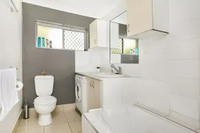 Central Mooloolaba Beach House with  1 bedroom unit attached.  .. - Image 2