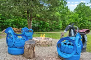 Privacy & Seclusion w/ hot tub - on 10 acres, minutes from Trails and Downtown - Image 3