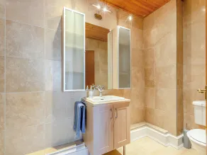 4 bedroom accommodation in West Huntspill, Highbridge - Image 5