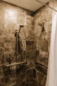 Songbird Serenade Suite: Luxury, Lodge Suite in Amish Country, Ohio - Image 5
