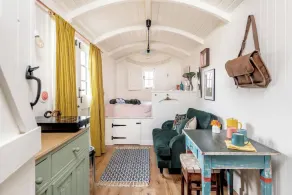 Shepherd's Hut with wood fired hot tub near Bath - Image 4