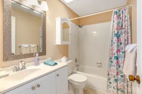 Flagler Avenue adjacent Dog Friendly Home with Garage! Stroll to the Beach! - Image 4