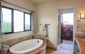 PRIVATE, AMAZING VIEW OF OCEAN, BEACH CLUB ACCESS WITH GYM AND RESTAURANT - Image 3