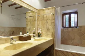 Luxury villa with 6 double bedrooms. Classic finca in the rustic Ibizan style - Image 4