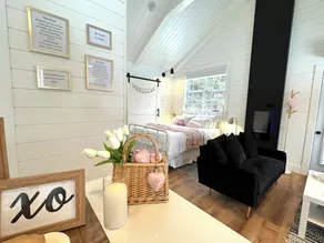 Luxury Retreat/Hot Tub/Private/Walk to Distillery & Ocean  - Image 3