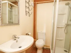 PANT Y RHEDYN, pet friendly, character holiday cottage in Rhayader - Image 3