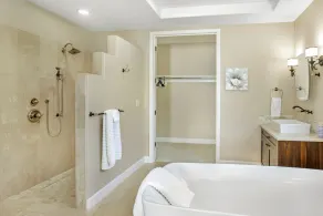Spectacular Home on the Golf Course with Private Pool - Image 4