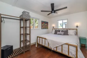 Charming cottage located in historic downtown Louisville.   - Image 5