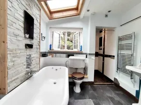 Beautiful Cottage by the Coast - Image 3