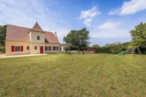 Malsac is a spacious holiday home with large garden and private swimming pool - Image 3