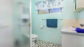 Wohnung im ersten Stock in der Nähe von Geschäften, Park und Wasser! - Image 3