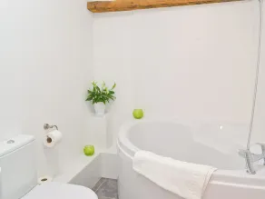 5 bedroom accommodation in Botesdale, near Diss - Image 5