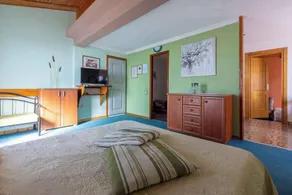 Holiday apartment with two bedrooms and a terrace with sea views - Image 4
