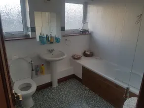Maison spacieuse, à seulement cinq minutes à pied de la plage, parfaite pour les familles / surfeurs - Image 2
