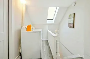 Charming & Bright Gem Prime Location Street Parking with AC - Image 4