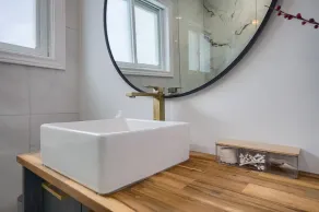 Modern Niagara-area Spa-like Home - Image 5