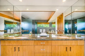Hale Pono- Oceanfront, private, gated, great views, AC, large property - Image 3