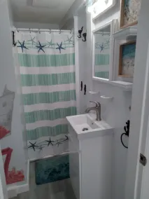 Steps to Beach Entrance #7, 1st floor, 2 Bedrooms, King Bed, Private deck/grill - Image 4