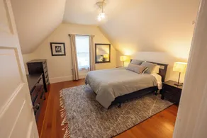 Gorgeous Upper Flat in Historic Berkeley Queen Anne Duplex - Image 5