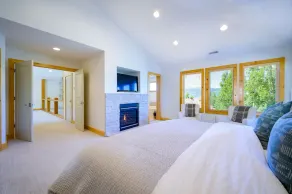 The Ledges Ski Getaway Hot Tub & Theater Room - Image 5