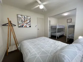 Somerset Dam Retreat - Relax & unwind. Sleeps 10 - Image 2