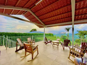 360-Degree view large family room for 13 guests - Image 4