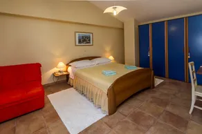 Appartamento Fiorela II in Villa Valtrazza con Piscina Condivisa - Image 5