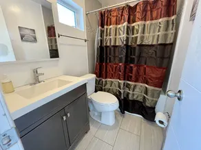 Modern Home with 2 Bedroom 2 Bath. - Image 2