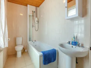 4 bedroom accommodation in West Huntspill, Highbridge - Image 4