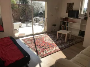 Garden apartment with swimming pool in house - Image 5