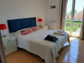 Intimate luxury villa 5 minutes' walk from the beach in a quiet location - Image 5