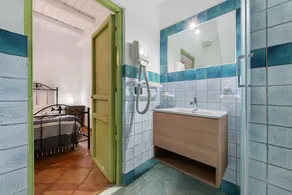 Holiday home 'Case Saponara' with sea view, terrace and Wi-Fi - Image 4