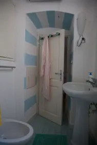 Helle Wohnung  mit grosser, ruhiger Terasse.  WLan überall im Dorf. - Image 2