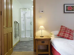 2 bedroom accommodation in Kinross - Image 4