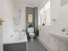 CHARLESTON COTTAGE, pet friendly, with a garden in Falmouth - Image 5