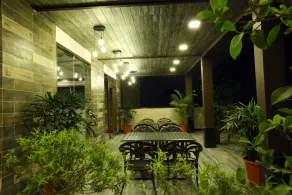 Hotel Ivy - Image 2