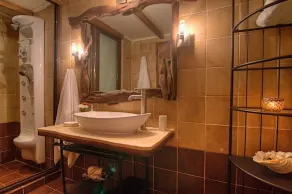 An enchanting antique stone villa in South Rethymno, 2 km away from the beach - Image 2