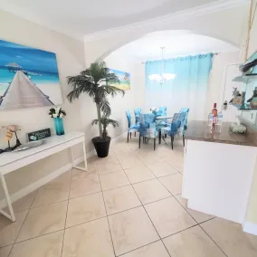 PLAGE & PISCINE! MAISON DE VACANCES DE LUXE EN FLORIDE! NOUVEAUX MEUBLES, LIT KING & 2 QUEEN. - Image 3