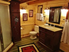 Classic Maine Lake Cottage, 25ft from lake shore! - Image 2