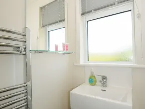 MIDWAY LODGE, romantic, character holiday cottage in Kingsand - Image 3